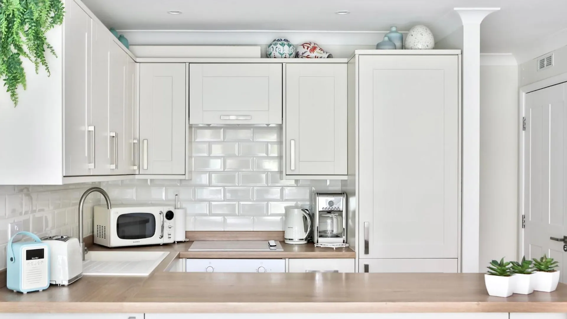 Newly Refurbished Flat With Great Transport Links Apartment London
