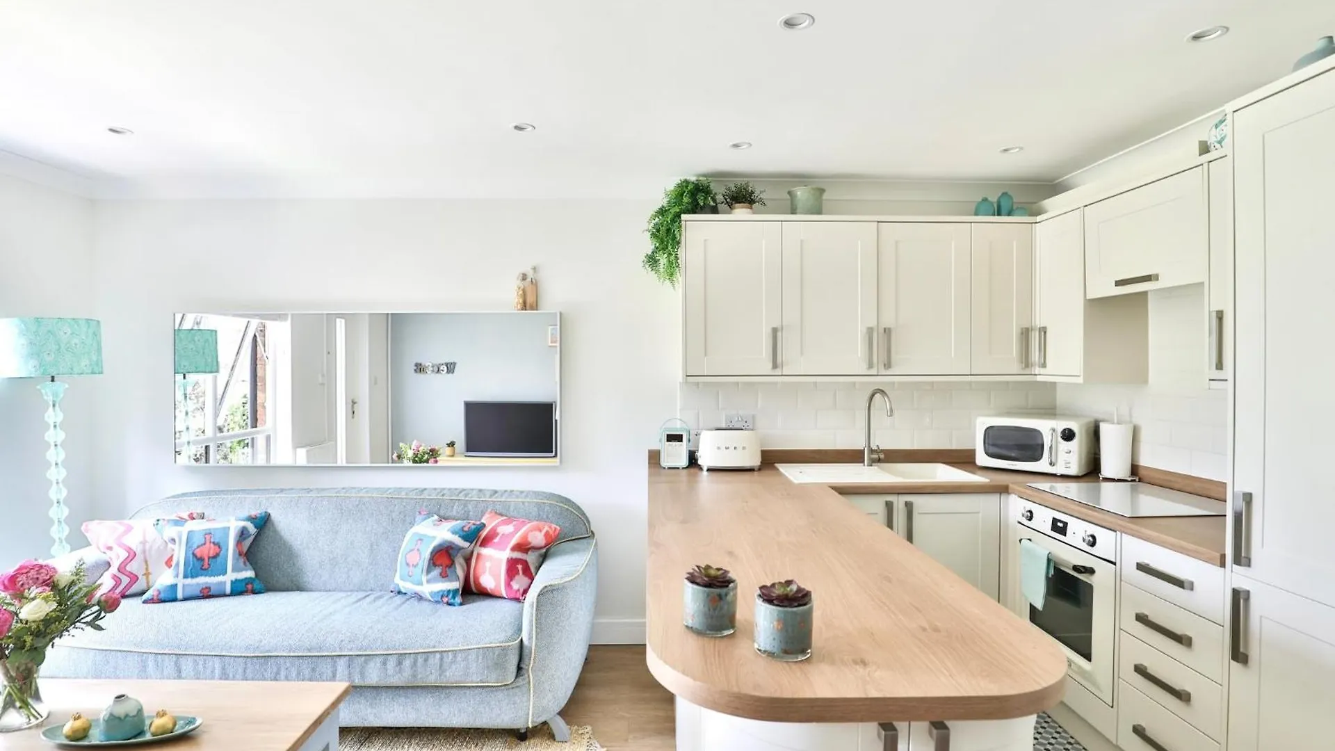 Newly Refurbished Flat With Great Transport Links Apartment London