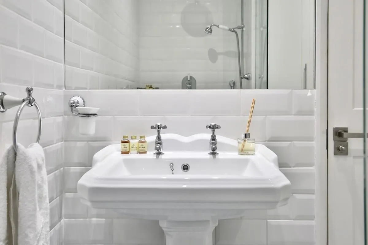 Апартаменты Newly Refurbished Flat With Great Transport Links Лондон