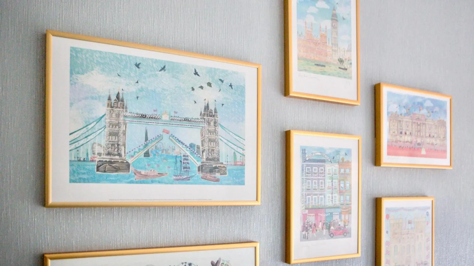 Апартаменты Newly Refurbished Flat With Great Transport Links Лондон
